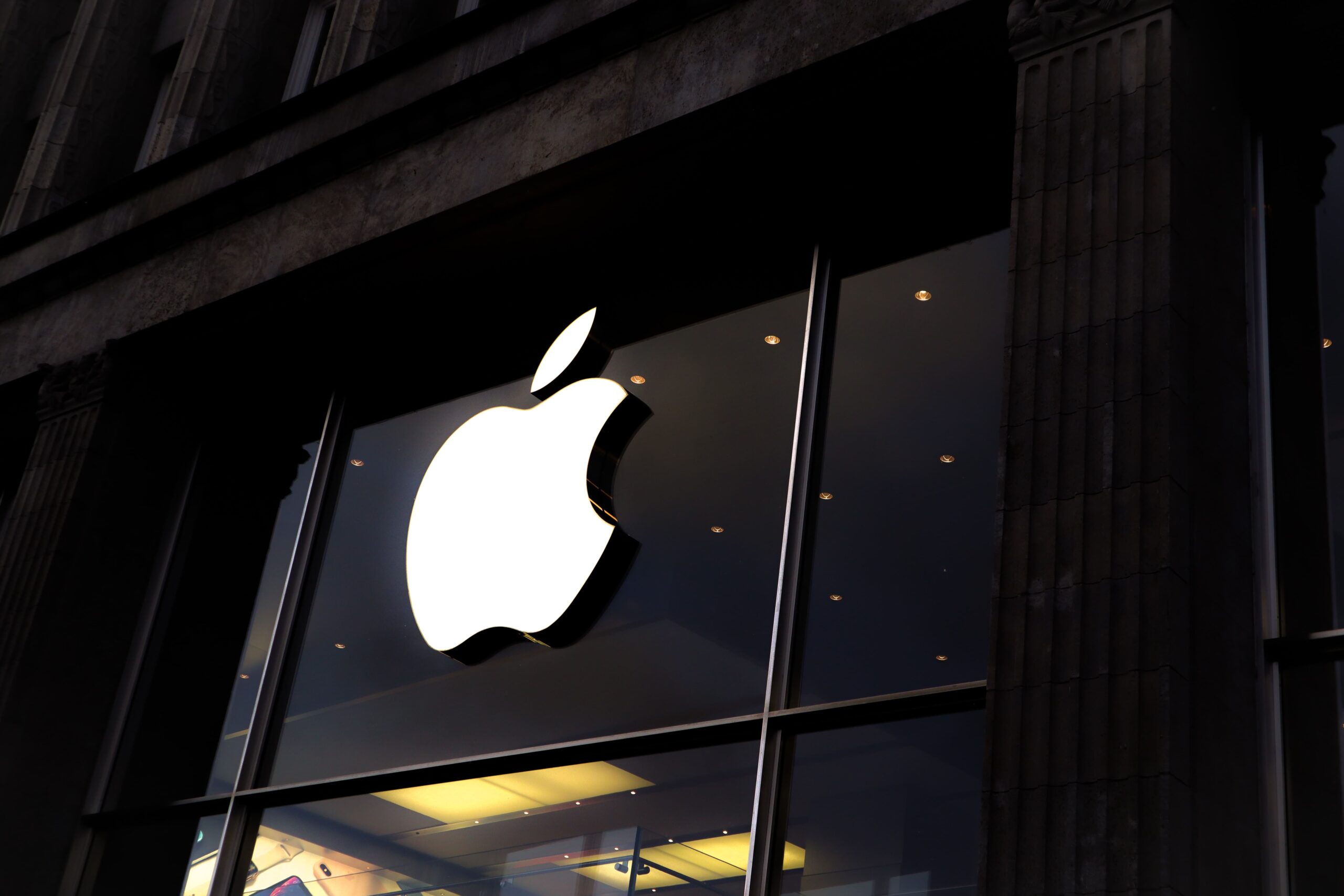 Apple launches a new headquarter in LA